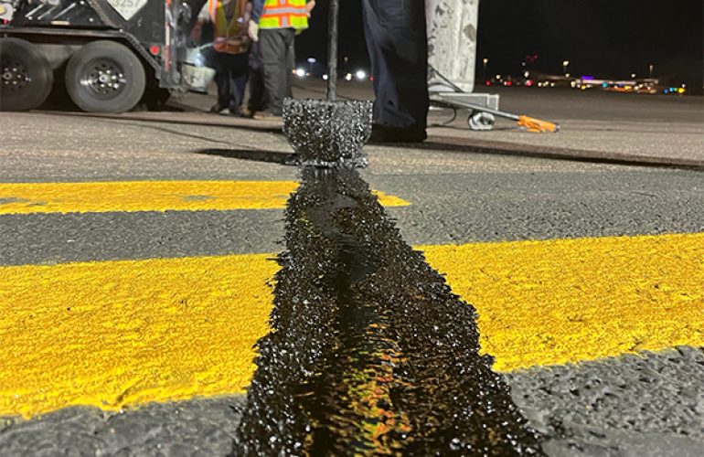 hot_mastic_applicator